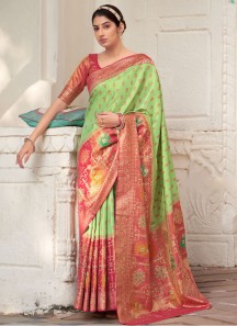 Classy Kanjivaram Silk Saree With Contrast Blouse Piece