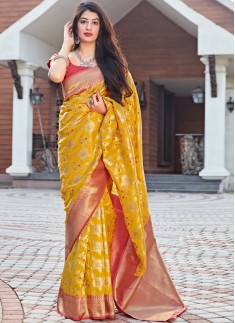 Decent Look Soft Silk Weaving Saree With Contrast Blouse Piece