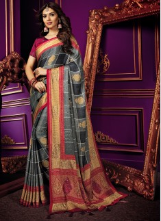 Decent Print Saree With Contrast Diamond Work Blouse Piece