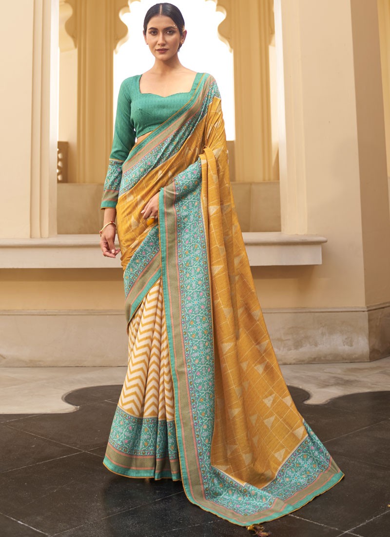 Patola Print Crepe Material Saree With Contrast Blouse piece