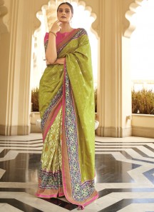 Patola Print Crepe Material Saree With Contrast Blouse piece