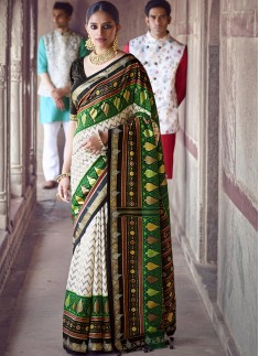 Patola Print Decent Look Saree With Contrast Blouse Piece