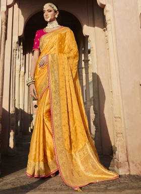 Stunning Weaving Saree With Contrast Work Blouse Piece