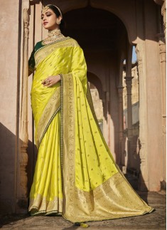 Stunning Weaving Saree With Contrast Work Blouse Piece