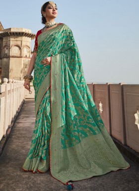 Stunning Weaving Saree With Contrast Work Blouse Piece