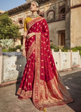 Stunning Weaving Saree With Contrast Work Blouse Piece