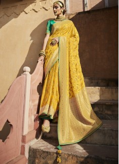 Stunning Weaving Saree With Contrast Work Blouse Piece