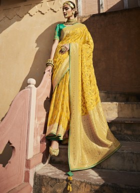 Stunning Weaving Saree With Contrast Work Blouse Piece