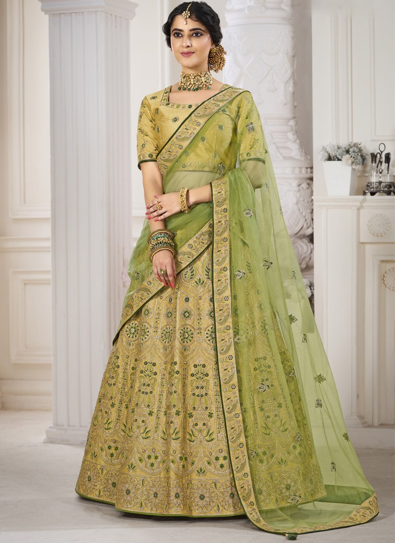 45+ Jaw Dropping Green Coloured Lehengas We Spotted For Your Intimate  Wedding! | Indian bridal outfits, Mehendi outfits, Bridal outfits